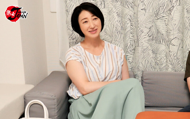 「【素人人妻】イケメンにナンパされた熟女が連れ込み部屋で中出しされる盗撮映像」のサムネイル