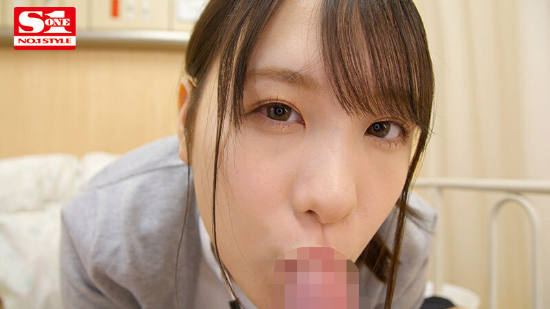 「村上悠華の小悪魔ナースフェラがエロい！美少女痴女の濃厚ご奉仕プレイに悶絶」のサンプル画像6枚目