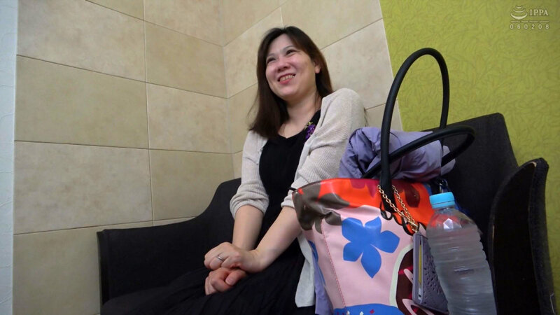 「熟女キャバ嬢・久宝ななえが中出し初体験！好奇心旺盛な素人風俗嬢の本気SEX」のサムネイル