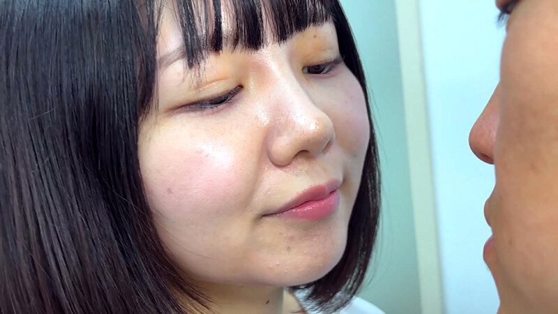 「【素人ナンパ】美人お姉さんみゆりちゃんがM男に濃厚キス・接吻で魅せる甘い誘惑」のサムネイル