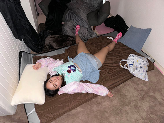 「【素人美少女】つきまとい痴漢プレイ｜電車で狙われた可愛い娘を連れ去り孕ませ中出し【盗撮風】」のサンプル画像3枚目