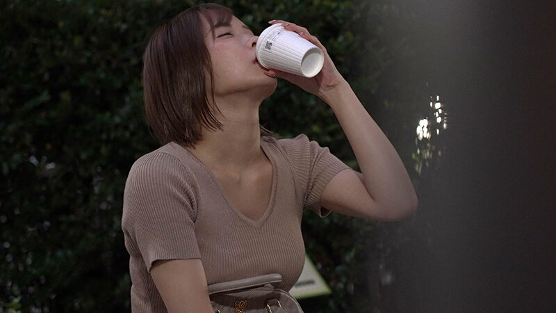 「【素人美女】睡眠中の無防備姿を盗撮！26歳正統派美人に中出しする衝撃映像【のぞき】」のサムネイル