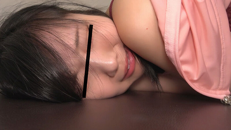 「【素人】巨尻ジム女子に中出し！ロッカーで局部アップ濃厚SEX【白目絶頂】」のサンプル画像15枚目