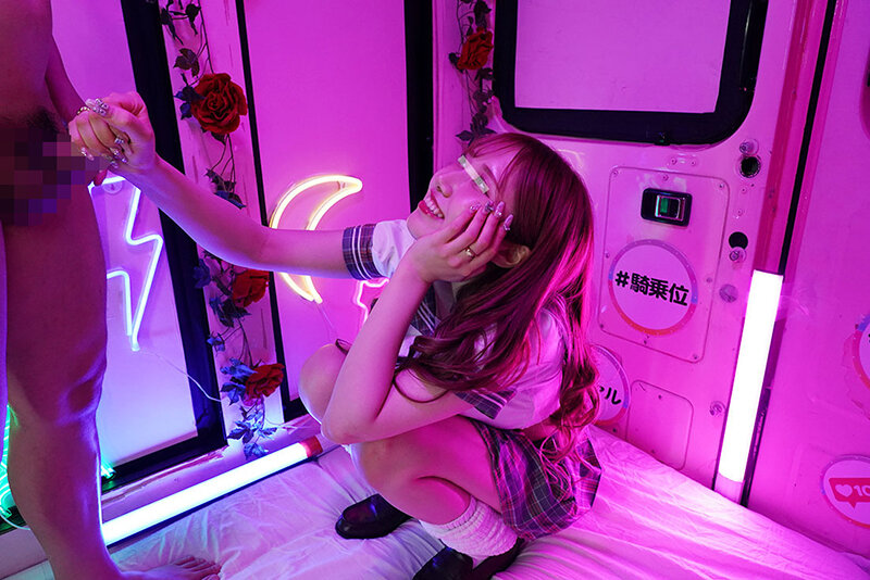 「【素人ギャル】コスプレ美女が騎乗位で激しく腰振り中出し連続発射のモニタリング企画」のサンプル画像2枚目