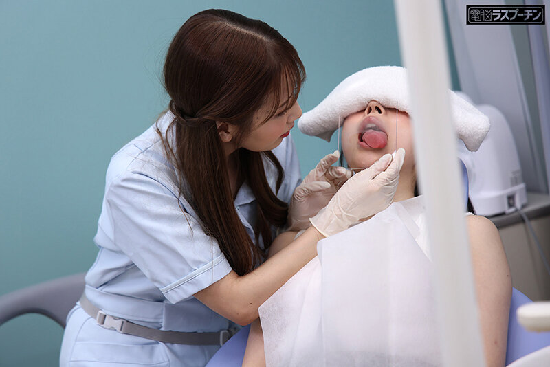 「皆月ひかる×友田彩也香｜美少女が変態女医にレズキス責めされる痴女レズビアン作品」のサンプル画像4枚目