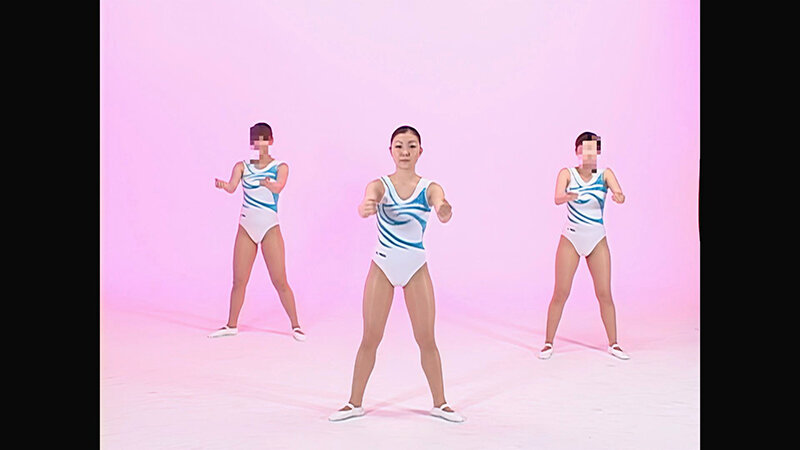 「元NHK体操のお姉さんが魅せる軟体プレイ！レオタード姿を盗撮風に捉えた秘蔵映像【AIリマスター版】」のサンプル画像1枚目