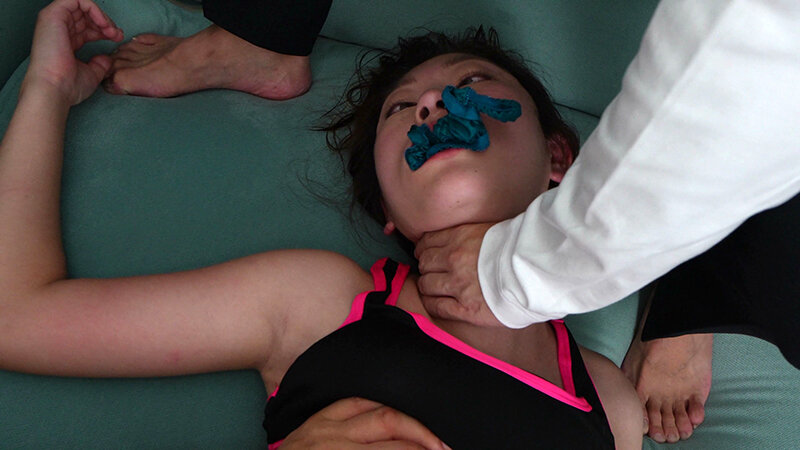 「【立華静音】スレンダー美女がイラマチオで悶絶！現役アスリートの激しい喉奥責めに完落ち」のサンプル画像2枚目