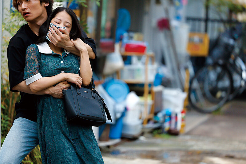 「鈴木さとみ 巨乳人妻が中出しで乱れる!欲求不満な主婦の背徳セックス」のサンプル画像12枚目