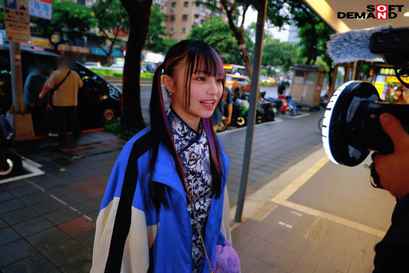 「【齋齋いつき】12時間カメラ目線チャレンジで即ハメイタズラ！人気アイドル女優の挑戦動画」のサンプル画像13枚目