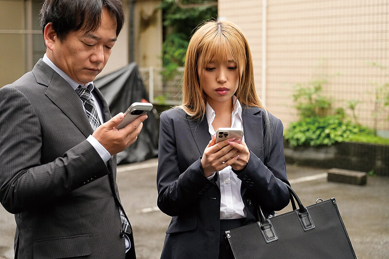 「椿りか 美人部下との相部屋で禁断のフェラ＆オナニー 美乳同僚との逆NTRオフィスラブ」のサンプル画像4枚目