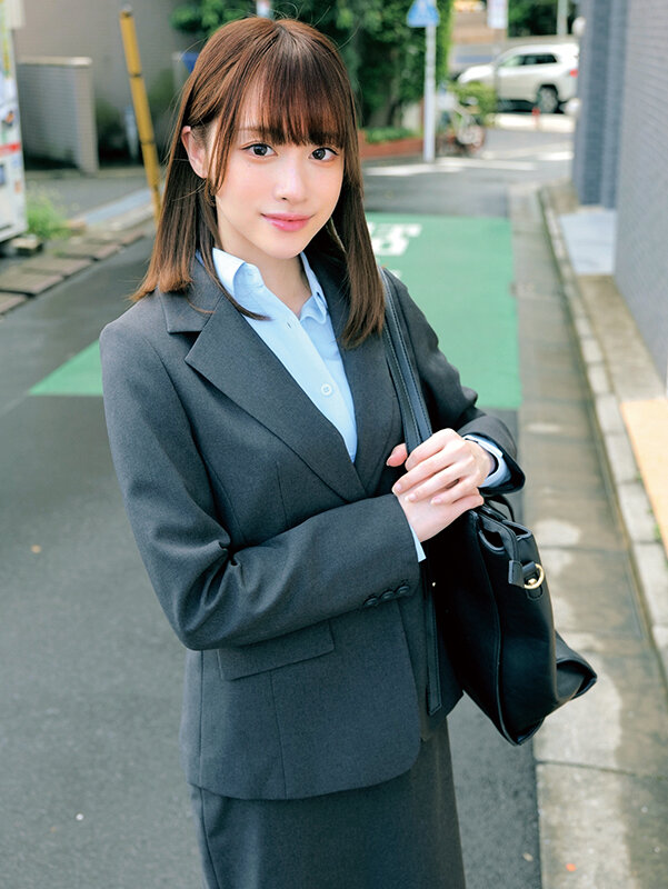 「素人OL羞恥企画！スレンダー巨乳美脚お姉さんがゲームに失敗して中出し罰ゲーム」のサンプル画像1枚目