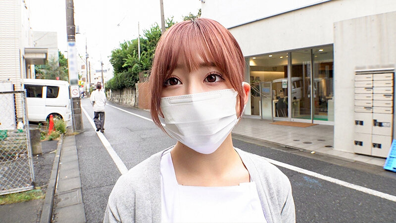 「【素人】マスク美女の歯科衛生士が童貞君にベロキス＆中出し筆おろし！ナース系美女の濃厚プレイ」のサンプル画像11枚目