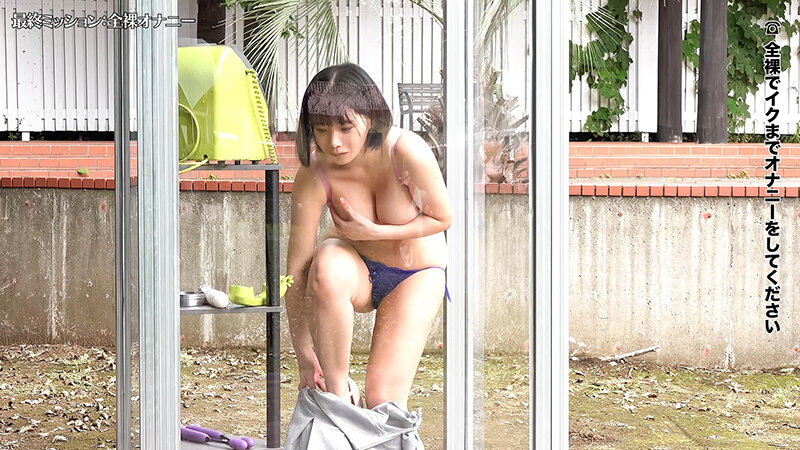 「【素人】爆乳美女が公衆電話ボックスで電マ責め！潮吹きアクメで絶頂イキまくり体験」のサンプル画像12枚目