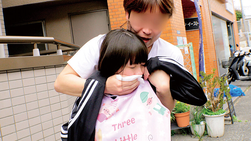 「【素人】スレンダー巨乳の美少女保育士さんと中出し性交｜職業コスプレ好き必見の激カワお姉さん」のサンプル画像2枚目