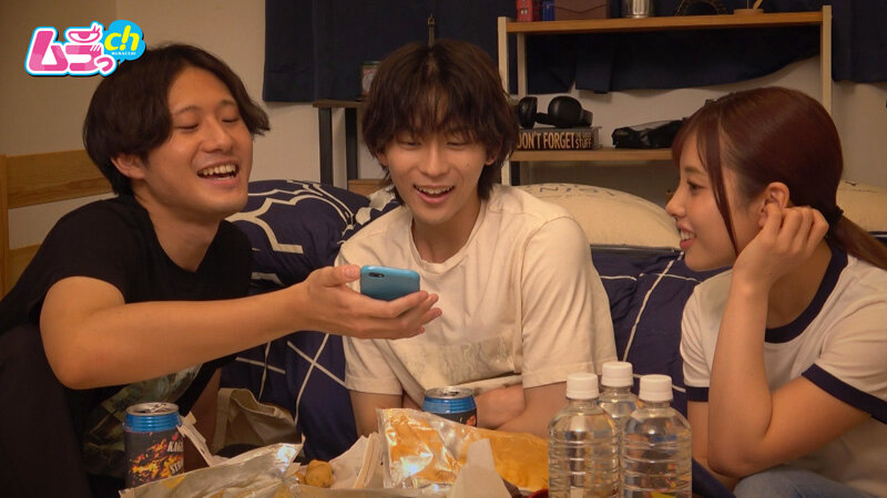 「有栖舞衣が王様ゲームで流されるギャル女子大生！美乳素人の盗撮・のぞき映像」のサンプル画像2枚目