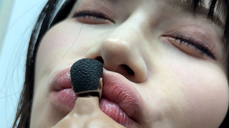 「【素人ナンパ】お姉さん系美女ひなみちゃんが濃厚唾液プレイでM男を責める激エロ動画」のサンプル画像3枚目