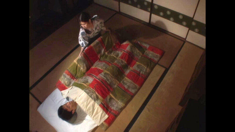 「秋葉りさの近親相姦プレイ｜巨乳熟女が和服姿で魅せる禁断の蔵の中の情事」のサンプル画像5枚目