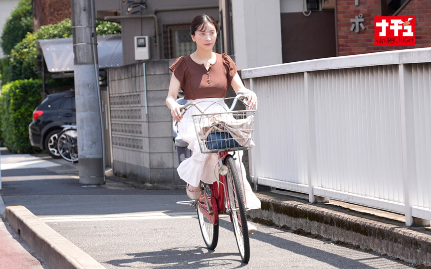 「【素人妻】Gカップ剛毛人妻が激しいピストンで恥ずかしめられイキ乱れる【中出し】」のサムネイル