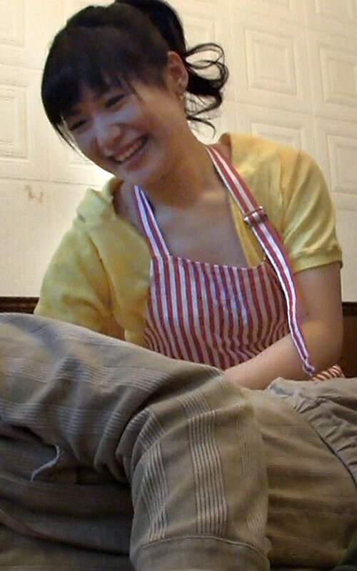 「人妻ヘルパー盗撮動画｜熟女介護士の美尻に興奮する素人撮影4時間【のぞき】」のサンプル画像20枚目