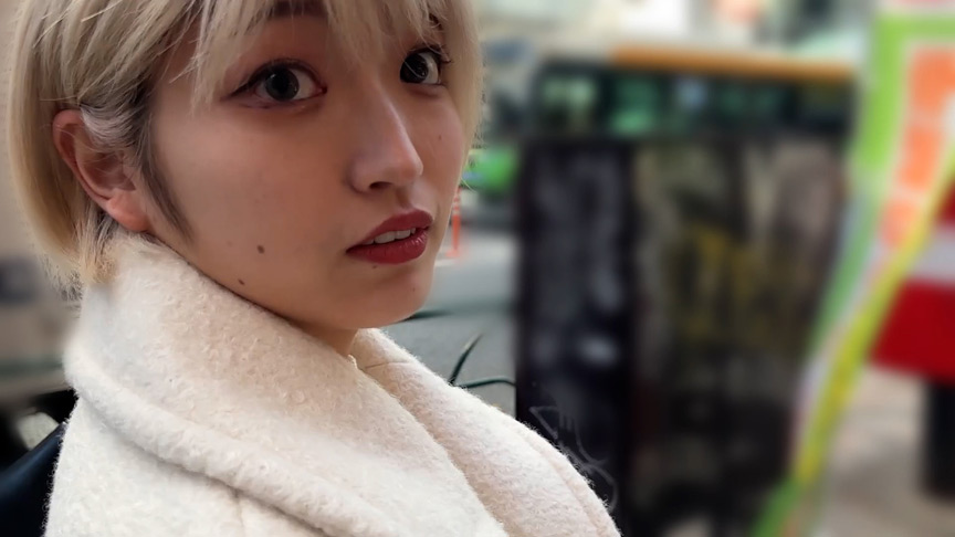 「【素人ナンパ】美容部員はるのちゃんにキスをお願い！M男が街中で声かけ検証【フェチ動画】」のサムネイル