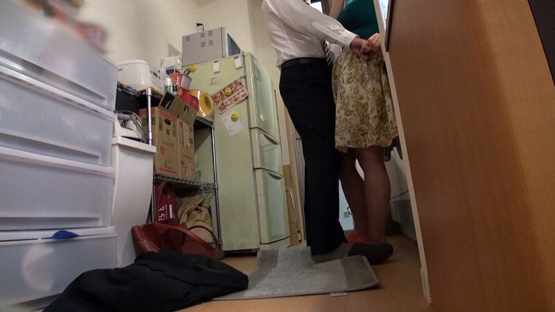 「【星野ひびき】巨乳人妻が寝取られる不倫検証！中出しされる巨尻妻の浮気盗撮映像」のサンプル画像3枚目