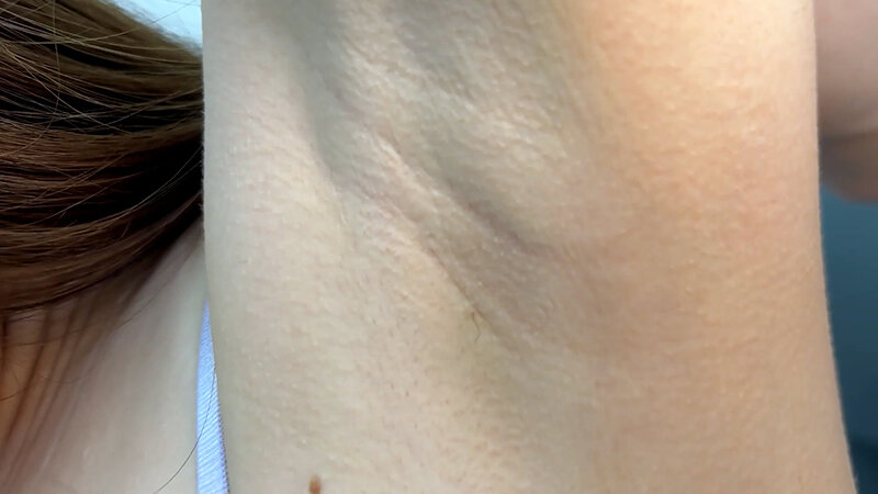 「【素人ナンパ】美人お姉さんれなちゃんをくすぐり！商社営業OLが街角で悶絶する姿が可愛すぎる」のサンプル画像5枚目