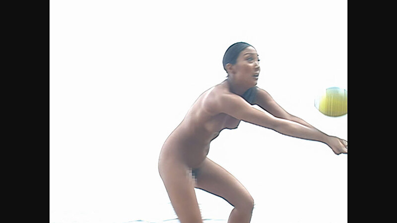 「長身182cm内田真由が野外露出で3P・4Pに挑戦！高身長バレー選手の過激ビーチプレイ」のサンプル画像13枚目