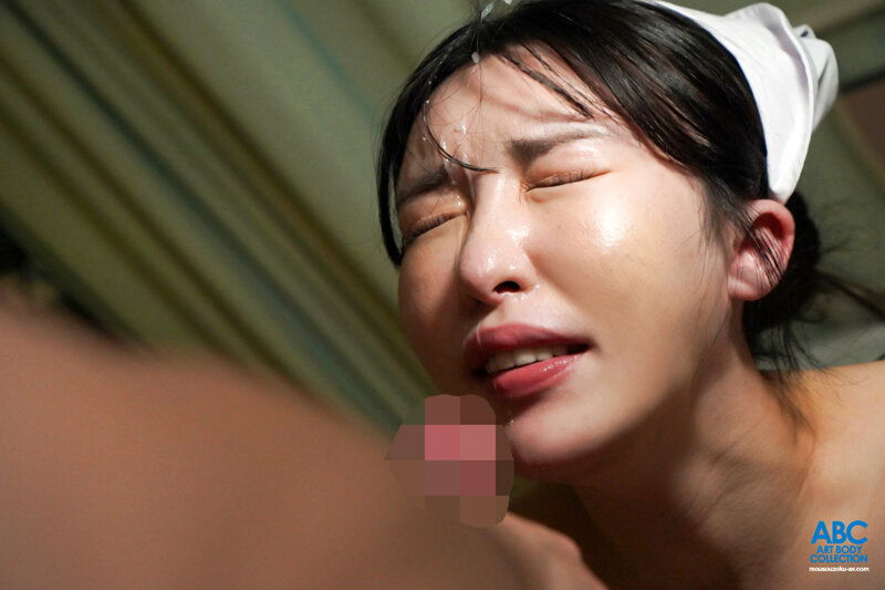 「黒島玲衣が汗だく3Pで献身ご奉仕！押しに弱いM女巨乳ナースの過激プレイ」のサンプル画像17枚目