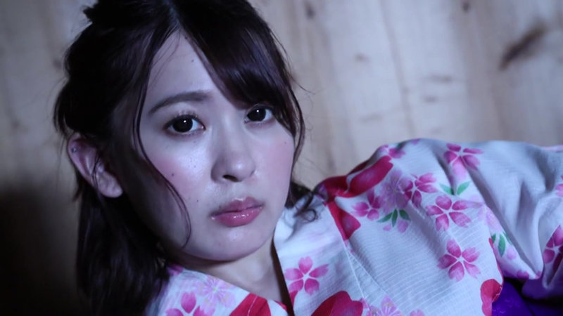 「梓ヒカリ 巨乳美少女アイドルの甘い夏の恋物語｜セクシーグラビア映像で魅せる」のサンプル画像12枚目