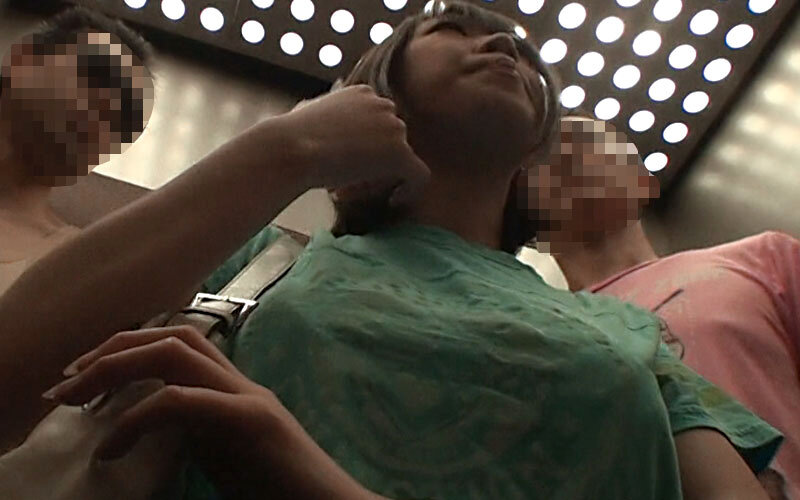 「【素人人妻】近所の熟女奥さんにイタズラぶっかけ！興奮の4時間スペシャル」のサンプル画像9枚目