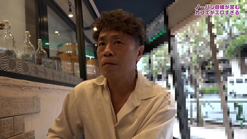 「伊東沙蘭・真白みのり母娘がノーブラ接客！美人お母さんと養女の秘密カフェで禁断体験」のサムネイル