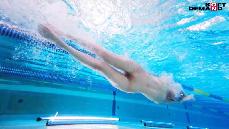 「葛西いつきAVデビュー作品｜競泳選手が魅せる全裸水泳プレイ【女優動画】」のサンプル画像4枚目