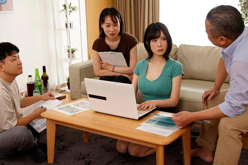 「辻井ほのか 巨乳痴女妻が酒で豹変！禁断のNTR寝取られ3P・4Pで見境なく乱れる」のサンプル画像4枚目