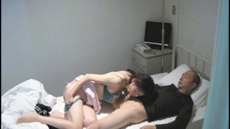 「【素人盗撮】夜勤明け美人ナースの隠し撮り映像｜ストレス発散する美少女看護師の実態」のサムネイル