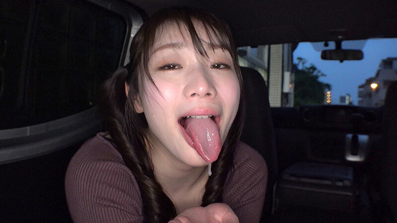 「【素人】スレンダー美女の車内フェラがエロすぎる！羞恥プレイで興奮する過激映像」のサンプル画像10枚目