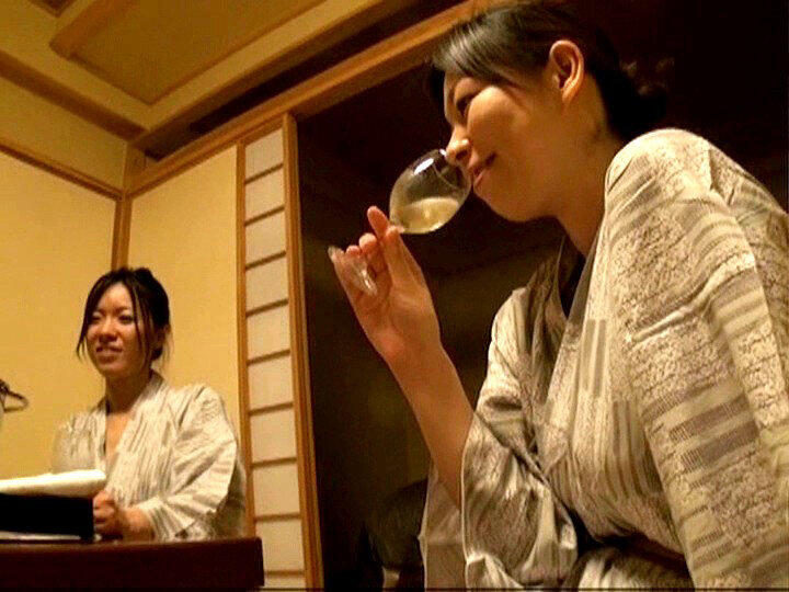 「【人妻・主婦】不倫旅行で乱交に溺れる美人妻の秘密の温泉旅行ドキュメント」のサンプル画像10枚目