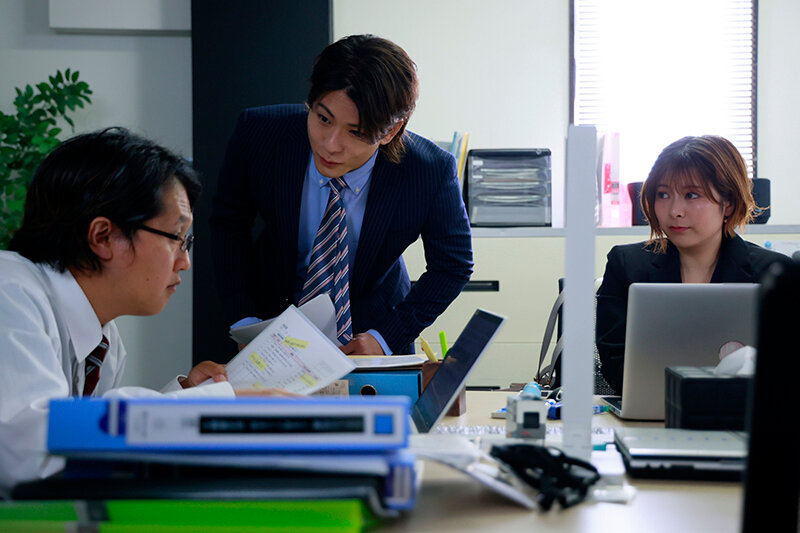 「豊岡さつきがカップルで魅せる濃厚スキンシップ｜デカチン巨根との甘い密着レッスン」のサムネイル