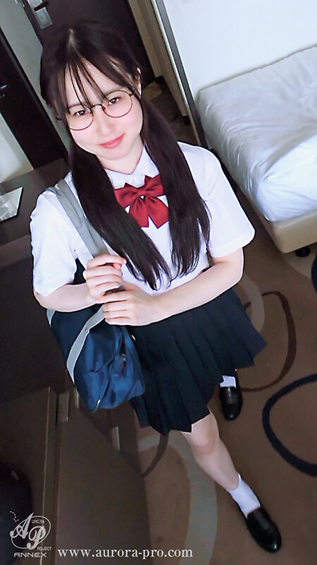 「川上しずく メガネ女子校生の巨尻ハメ撮り＆顔射プレイ 地味っ娘の小悪魔ギャップに興奮」のサンプル画像5枚目