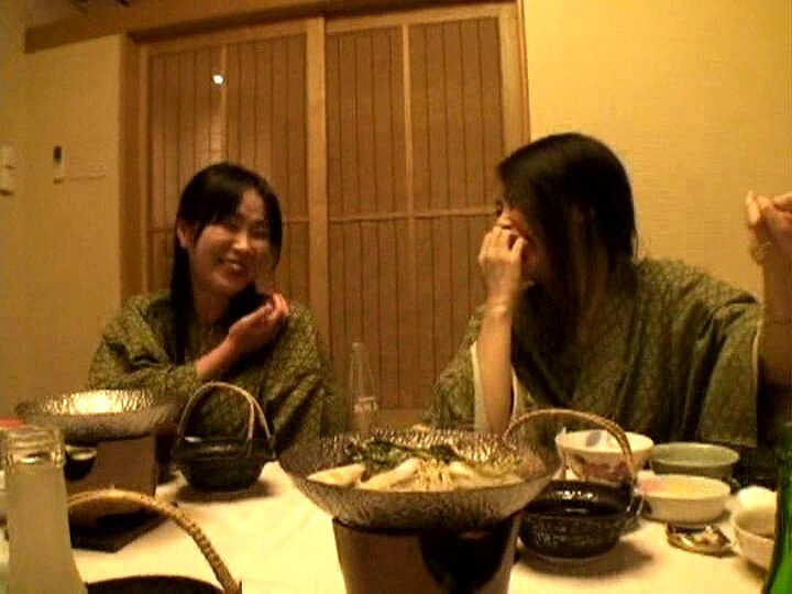 「【人妻・主婦】不倫旅行で乱交に溺れる美人妻の秘密の温泉旅行ドキュメント」のサンプル画像7枚目