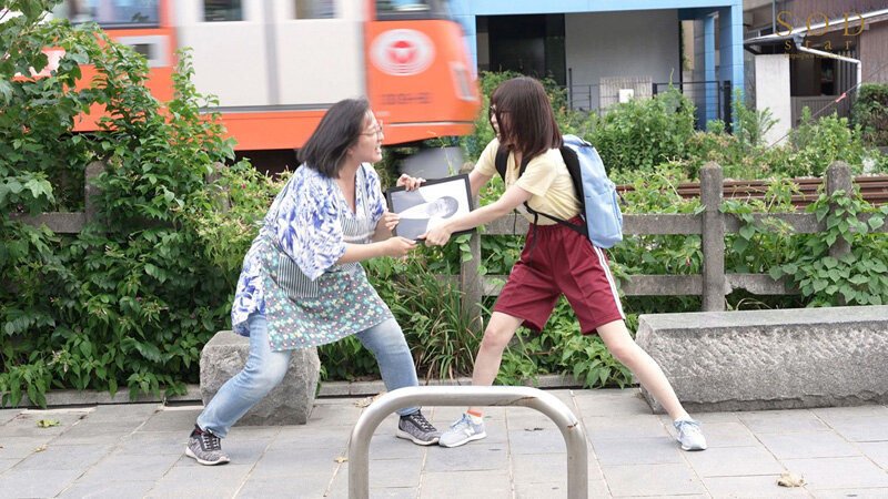 「天宮花南が魅せる禁断の近親相姦プレイ！隠れ巨乳の痴女お姉さんとの刺激的な関係」のサンプル画像3枚目