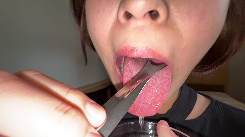 「【玉城夏帆】素人お姉さんをナンパ！舌ブラシで汚舌苔採取する個人撮影動画」のサンプル画像14枚目