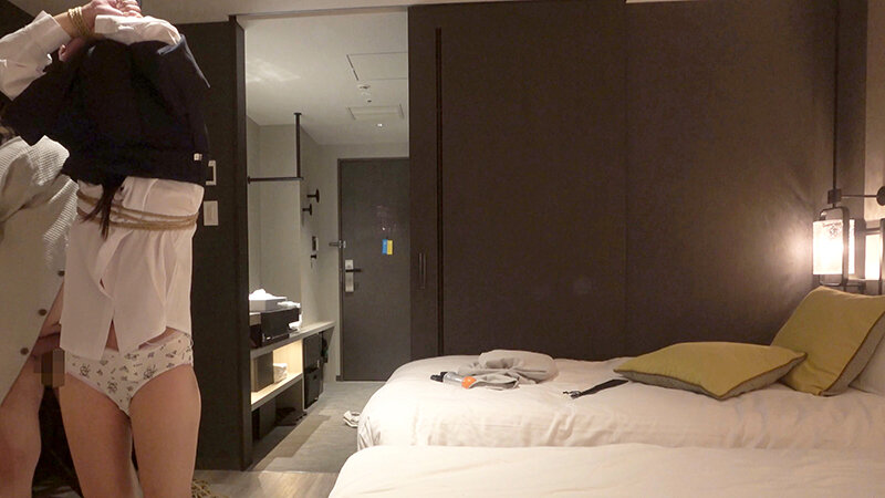 「【素人M女】NTR願望のエリート夫が美人妻を寝取らせ調教 3P中出しアナルで性奴堕ち」のサンプル画像17枚目