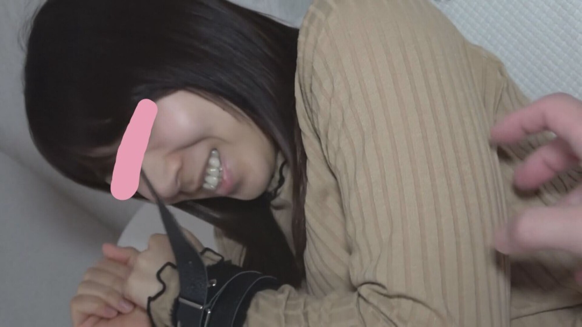 「強気ガールには容赦しませんw恥ずかしい格好で羞恥＆徹底くすぐりと性感責めで悶絶してもらいました。」のサムネイル