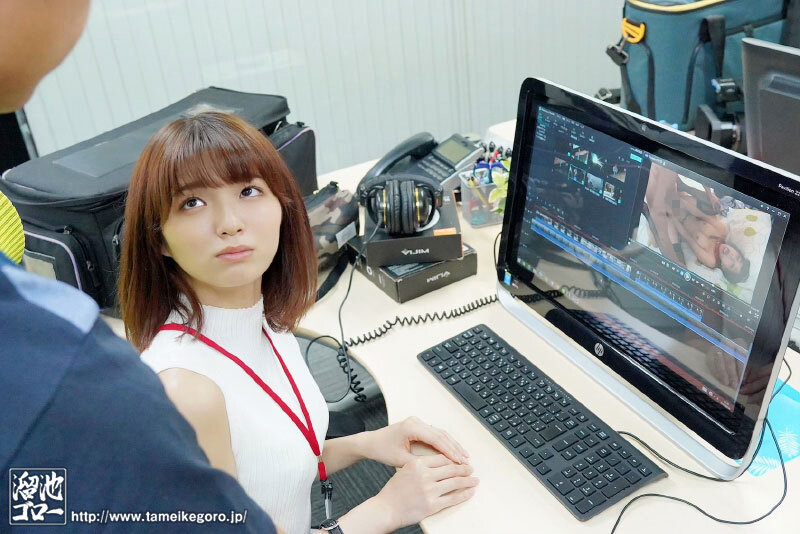 「倉本すみれ 人妻がAD応募からNTR中出しAVデビュー!潮吹き絶頂の衝撃作」のサンプル画像2枚目