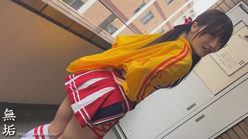 「【素人カップル】汗だく運動部美少女と放尿お漏らし中出しSEX！部活帰り即ハメBEST」のサンプル画像2枚目