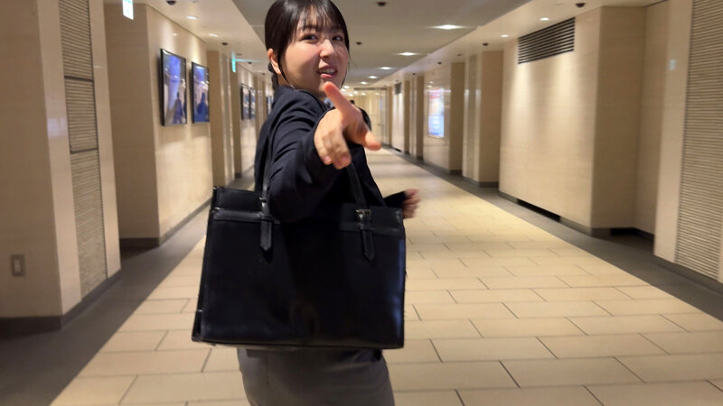 「真白ふわり OL後輩との濃厚キス・接吻から顔射まで あざと可愛い笑顔に癒される社内恋愛動画」のサンプル画像2枚目