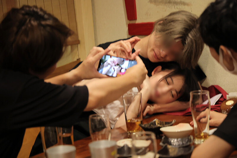 「【NTR】仕事中は真面目なのに誘われると断れない女子大生の寝取られ体験【素人】」のサンプル画像12枚目