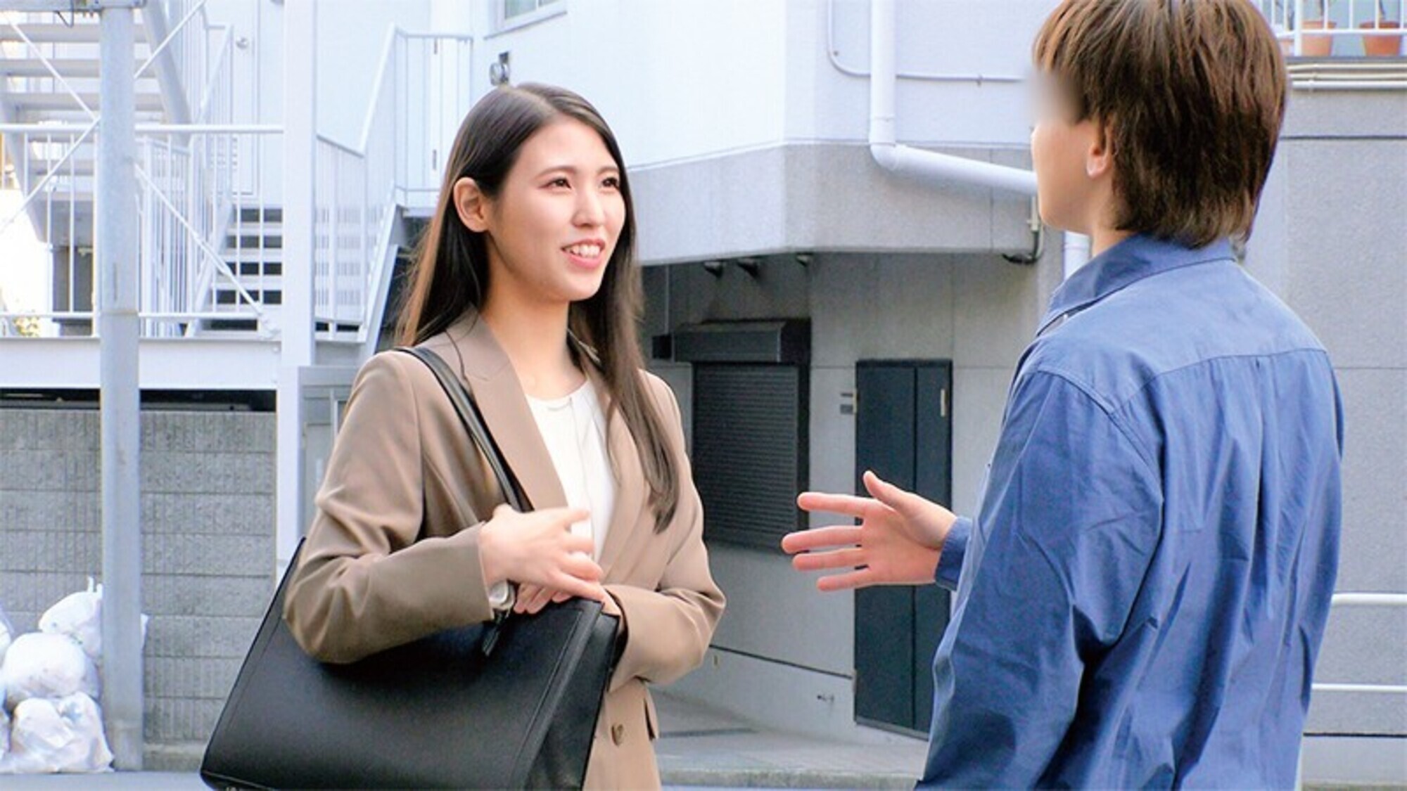 「全校男子生徒の憧れの的！●●イチいや、学区イチの美人女●師がパンスト素股中にぬるっと生挿入する性教育！ きょうかさんとさくらさん」のサムネイル
