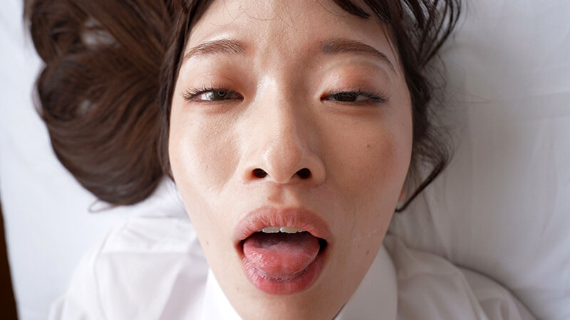 「上坂めい 制服女子校生が乳首責めで潮吹き失禁！小柄ミニ系美少女の敏感ボディが限界突破」のサンプル画像10枚目