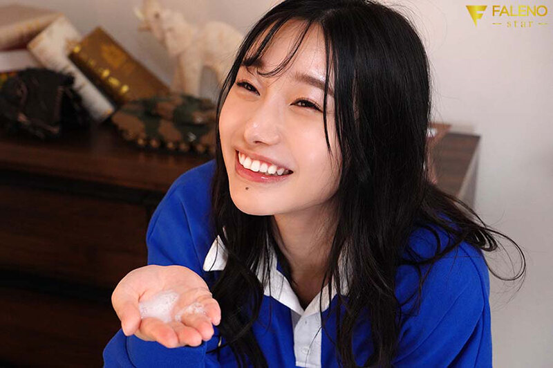 「三葉ちはる 巨乳お姉さん先輩の濃厚フェラで寝取られ！彼女持ちの後輩を誘惑するNTR作品」のサンプル画像8枚目